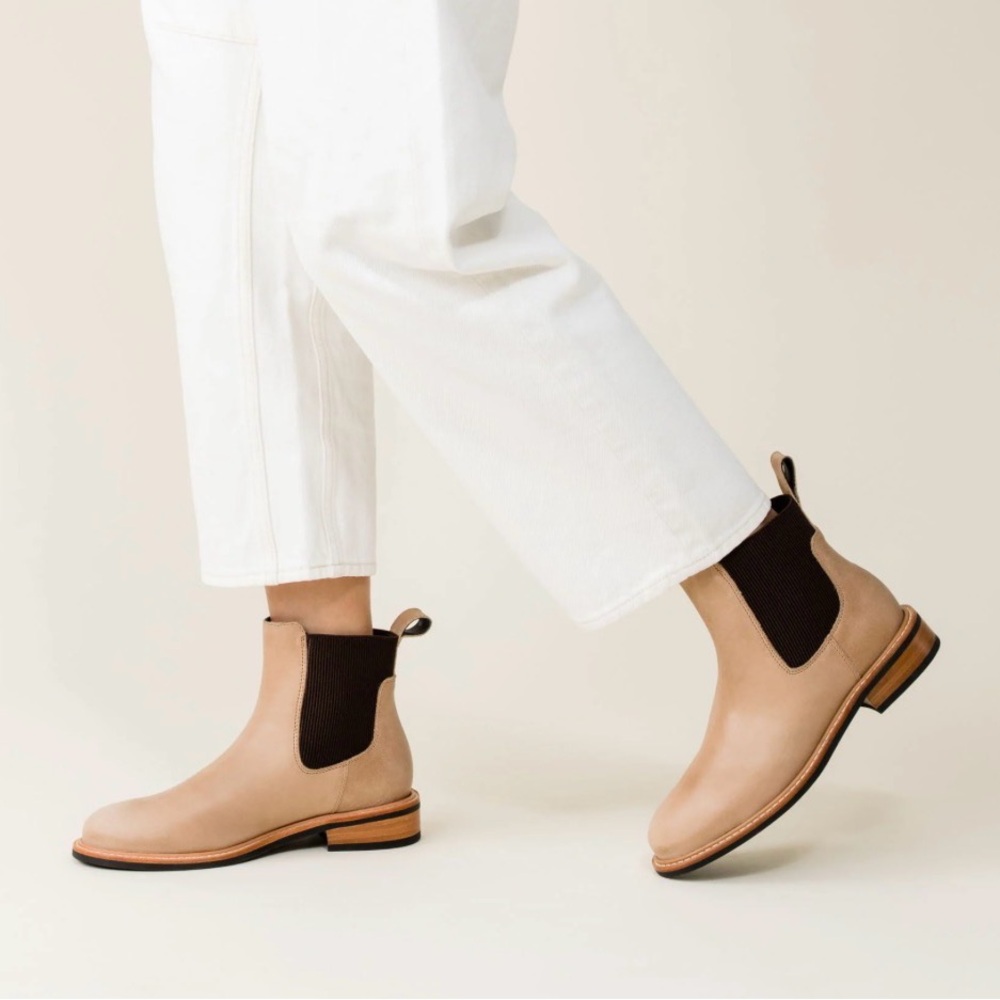 Nisolo Carmen Chelsea Boot 2.0 size 9 in Almond color Tan Ankle Boots NEW NIB